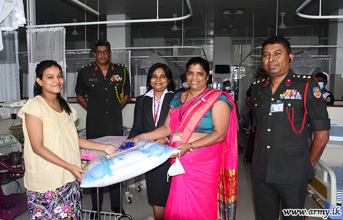 Colombo Army Hospital with People’s Bank Gives Gifts to Newborns