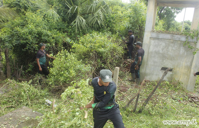 14 SLSR Troops Clean School Surroundings against Dengue