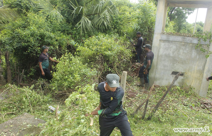 14 වන ශ්‍රී ලංකා සිංහ රෙජිමේන්තුවේ භටපිරිස් මූලිකත්වයෙන් ඩෙංගු මර්දන වැඩසටහනක්