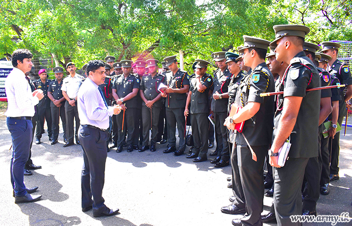 භටකාර්ය සම්පාදක මාණ්ඩලික පාඨමාලා - අංක 9 (LSC) හි ශිෂ්‍ය නිලධාරීන් ක්‍ෂේත්‍ර චාරිකාවක