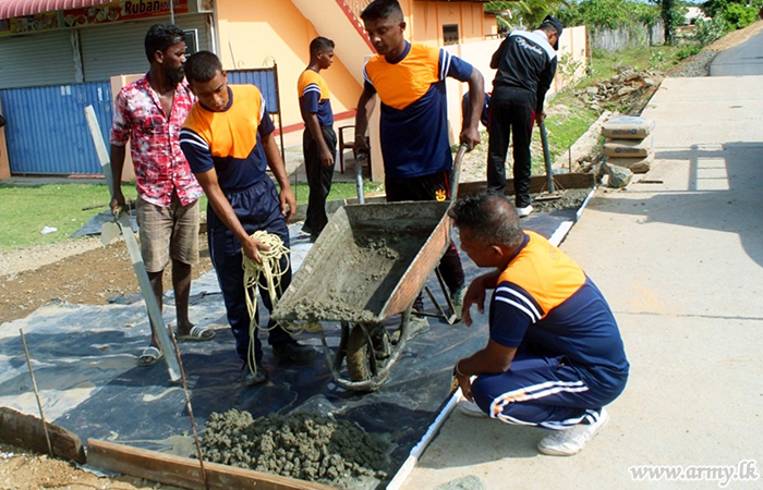 යුද්ධ හමුදා භටපිරිස් දායකත්වයෙන් ප්‍රජාසත්කාරක වැඩසටහනක්