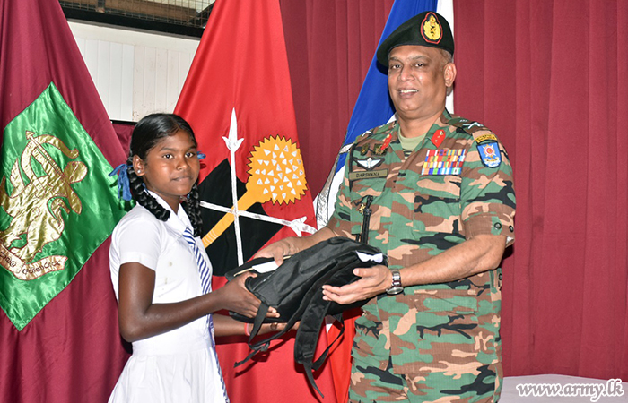 යුද්ධ හමුදාවේ මූලිකත්වයෙන් පාසල් සිසු සිසුවියන් වෙත ශිෂ්‍යත්ව ප්‍රදානයක්