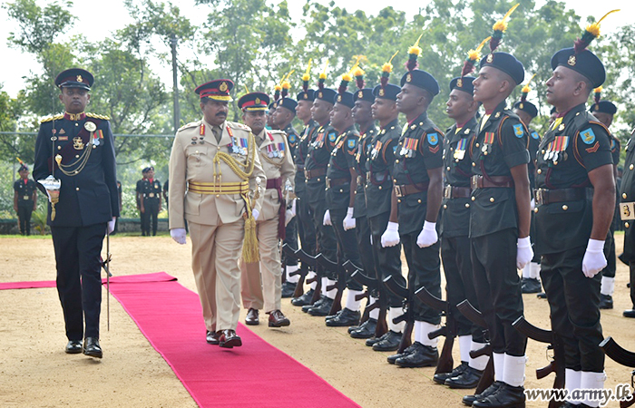 මේජර් ජෙනරල් නිලයට උසස්වීම් ලැබු 24 වන සේනාංකයේ සේනාංකාධිපතිතුමන් වෙත හමුදා ගෞරවාචාර