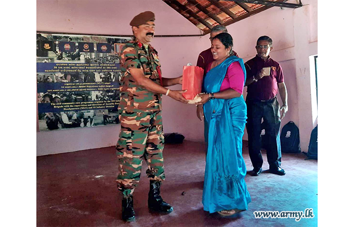 593 වන පාබල බලසේනාවේ භටපිරිස් සම්බන්ධීකරණයෙන් කෝකිලායි විද්‍යාලයට පාසල් උපකරණ පරිත්‍යාගයක්