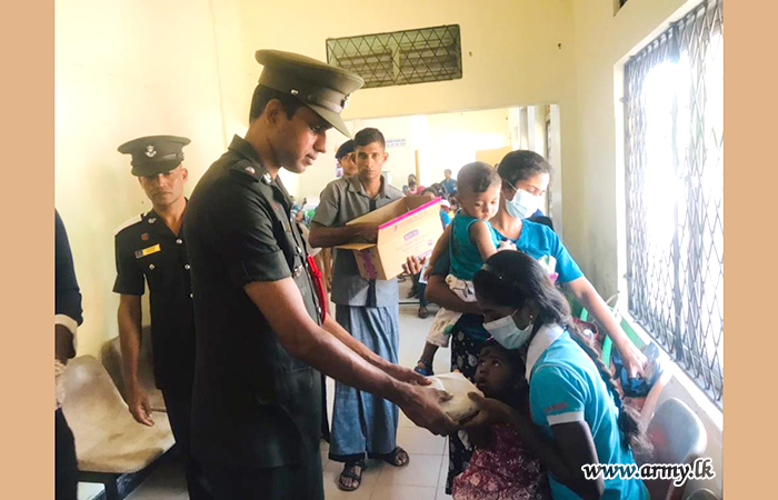 උඩුපිල ප්‍රදේශීය රෝහලේ රෝගීන් 100 දෙනෙකුට 8 ශ්‍රී ලංකා පාබල හමුදාවෙන් දිවා ආහාර