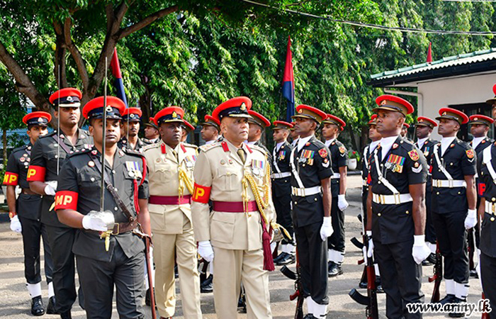 විශ්‍රාම දිවියට එළඹෙන විනයාරක්‍ෂාධිපතිතුමන් වෙත ශ්‍රී ලංකා යුද්ධ හමුදා පොලිස් හේවා බලකා රෙජිමේන්තුවේ ගෞරවාචාරය