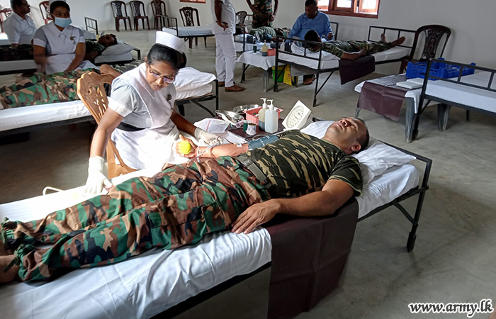 80 Troops Give Blood to Batticaloa Patients