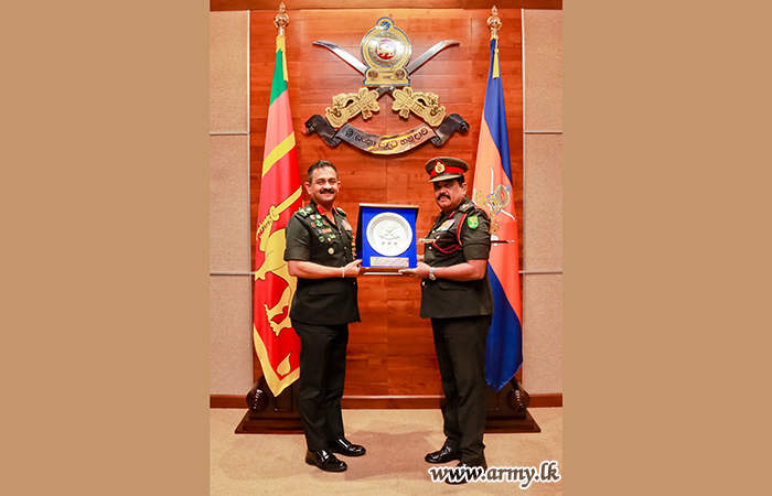 Commander Hails Retiring Major General's Service 