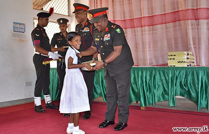 With Clergies' Support, Troops Give away Books & Accessories to Kebethigollewa Students