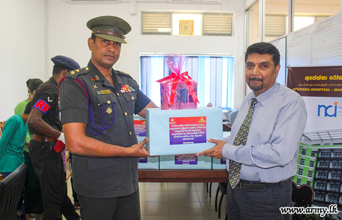 15 SL Artillery Marks Anniversary Donating Dry Rations to Apeksha Hospital   