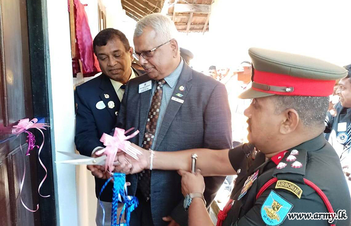 242 Brigade Troops Renovate Library Building at Pottuvil Sinhala Vidyalaya
