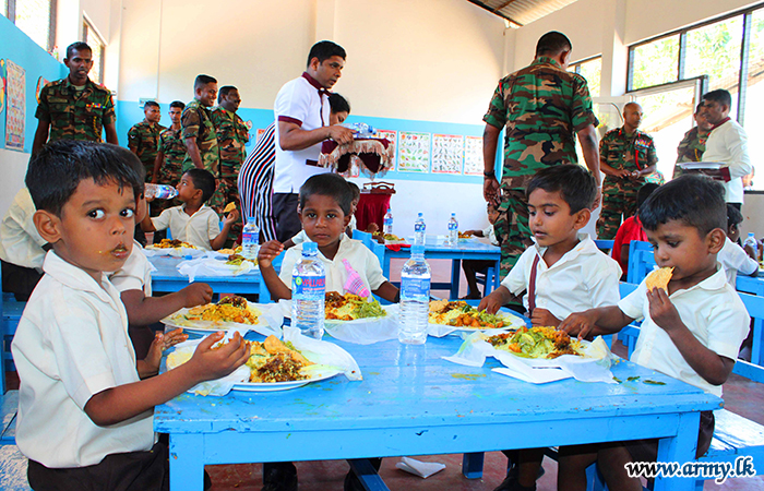 GOC 52 Infantry Division Provides Lunch to Pre-school Kids