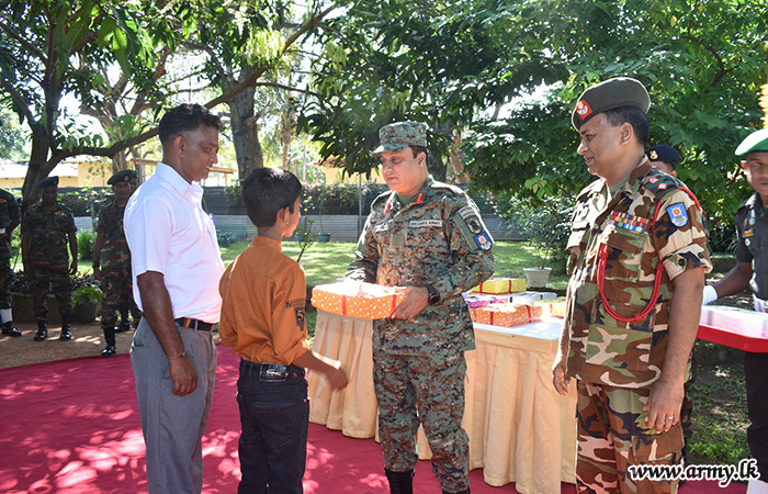 යුද්ධ හමුදාවේ සිවිල් සේවකයින්ගේ දරුවන්ට 57 වන පාබල සේනාංකයෙන් පාසල් උපකරණ