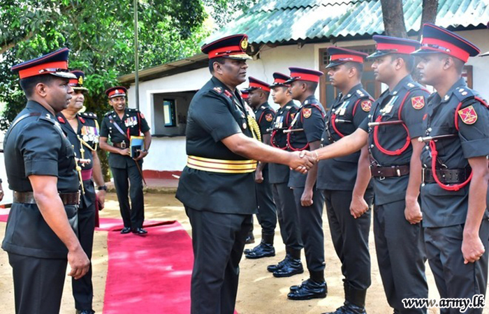 இலங்கை இலேசாயுத காலாட் படையணி படைத்தளபதி படையலகுகளுக்கு விஜயம்