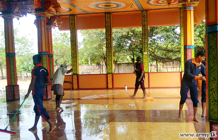 52 Division Troops Clean Sacred Kovil Compound Ahead of Hindu Rituals