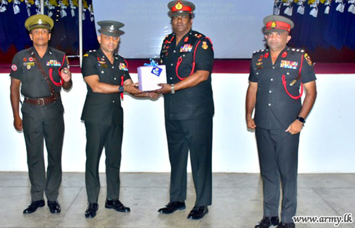 இலங்கை இலேசாயுத காலாட் படையணி அமைதி காக்கும் படையணி வீரர்களின் சிறந்த சேவை பாராட்டல்