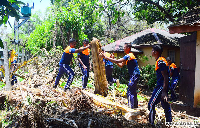 4 වන ශ්‍රී ලංකා පාබල හමුදා භටපිරිස් ඩෙංගු මර්දන වැඩසටහනක් පවත්වයි