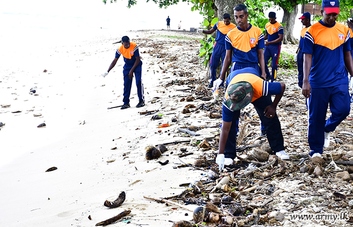 14 (V) GW Troops Clean Unawatuna Beach