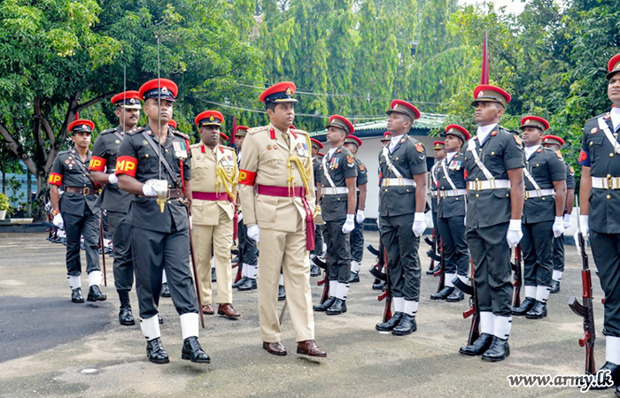 විශ්‍රාම දිවියට එළඹෙන ජ්‍යෙෂ්ඨ නිලධාරී වෙත ශ්‍රී ලංකා යුද්ධ හමුදා පොලිස් හේවා බලකා රෙජිමේන්තුවේ ගෞරවාචාරය