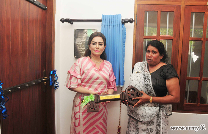 Late SLNG Sergeant's Family, Recipients of New Home