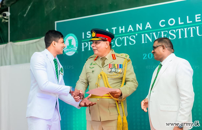 Central Commander Pins Prefect Badges