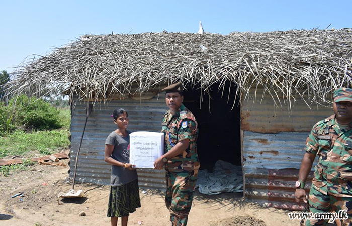 6 & 9 SLNG Troops Help Poor Civilians on New Year Day