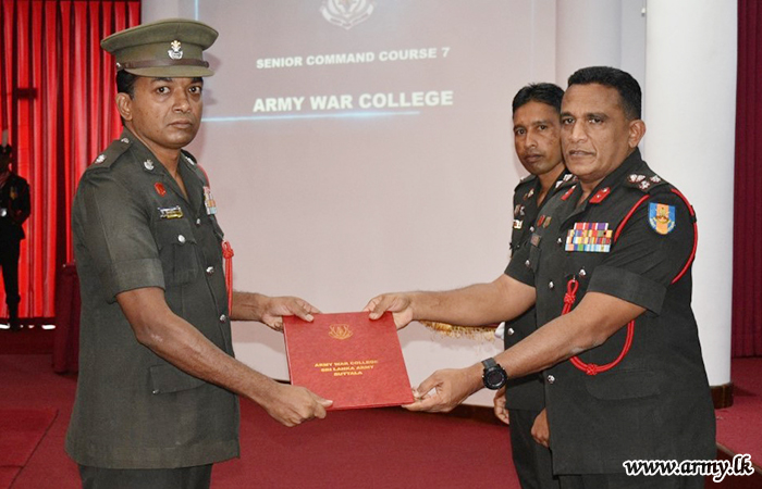 Army War College’s Graduation Ceremony Ends with Awarding