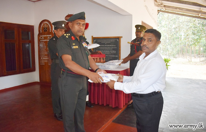 681 Brigade Joins Offering New Year Gifts to Civil Employees