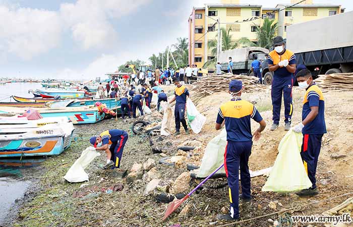 Troops Clean up Gurunagar Beach Patch