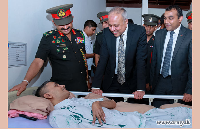 State Minister & President's Chief of Staff Share Thoughts with War Veterans at Mihindu Seth Medura