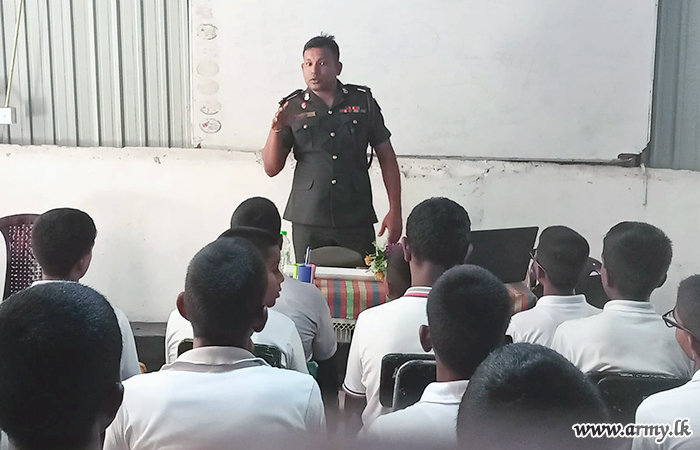 Mahanama College Cadets Learn 'Map Reading' from the Army