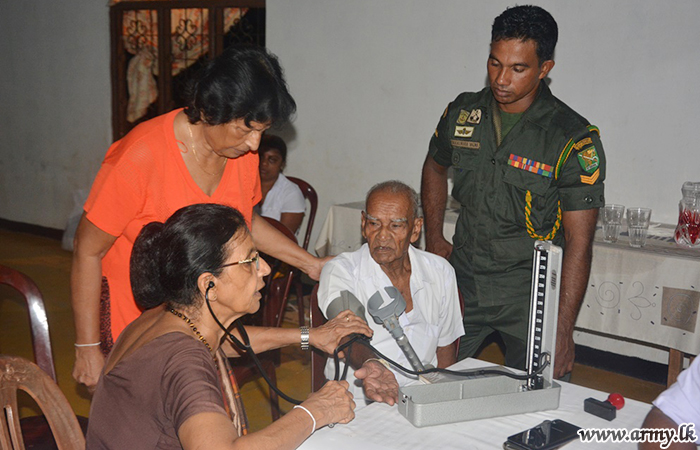 Wanni Troops-Launched Three Medical Camps Treat More than 400 Civilians
