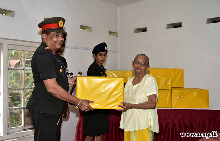 SLE Troops Provide 'Vesak' Treat to Adults at Elders' Home