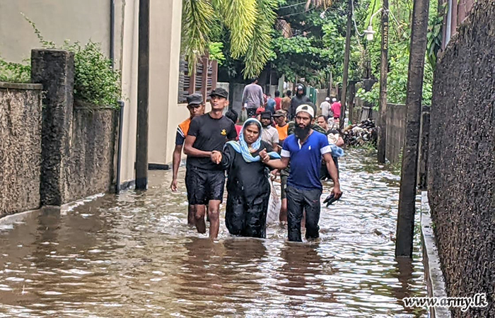 Army Swiftly Responds & Evacuates Flood Victims in Negombo