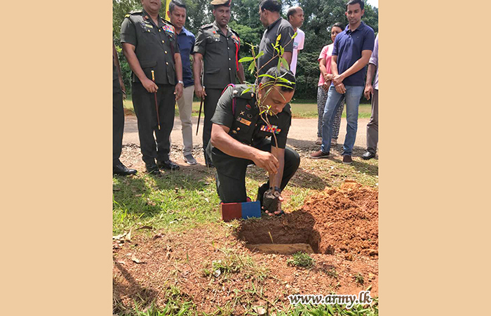 පානළුව යුද්ධ හමුදා වෙඩිපිටිය පරිශ්‍රයේ රුක් රෝපණ වැඩසටහනක්