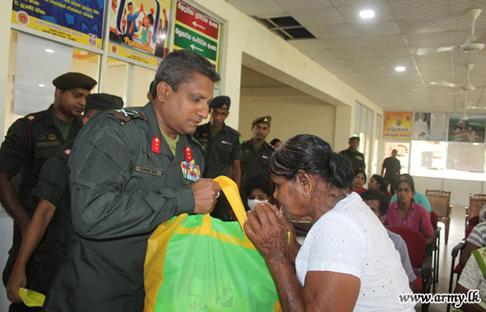 211 Infantry Brigade Troops Ease Economic Burdens of Madawachchiya Civilians