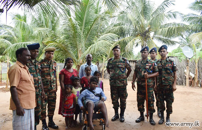 9 SLNG Troops Buy Wheelchair to Handicapped Child