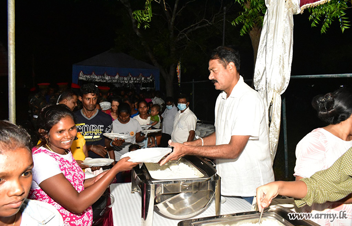 SF - East Commander Opens ‘Dansela’ & Decorations in Welikanda Town Center