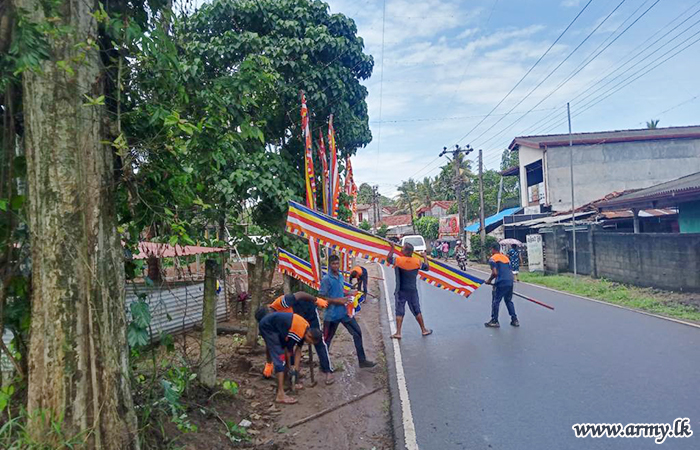 6 SLA troops Facilitate Preparations for Vesak Zone