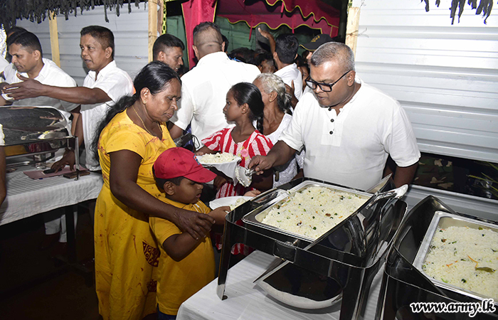 61 Infantry Division HQ Provides Free Meals & Refreshments During 'Vesak'