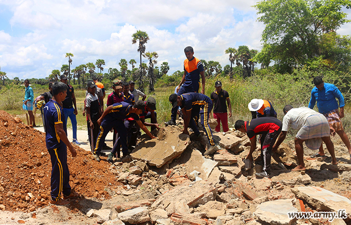 Troops Repair Unattended Road Patch in Vettilaikerni