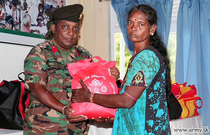 521 Infantry Brigade Troops with Sponsors' Support Help Poor Community in Jaffna