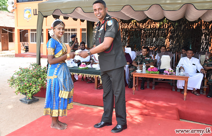 Troops Coordinate Supply of School Incentives to Karaveddy Narada Vidyalaya Students