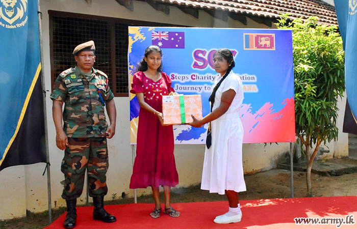 551 Brigade Coordinates Provision of School Aids for Karaveddy Students