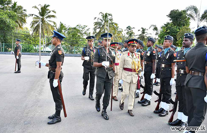 இலங்கை சமிக்ஞை படையணியின் படையினரால் ஓய்வுபெறும் சிரேஷ்ட அதிகாரிக்கு வாழ்த்து