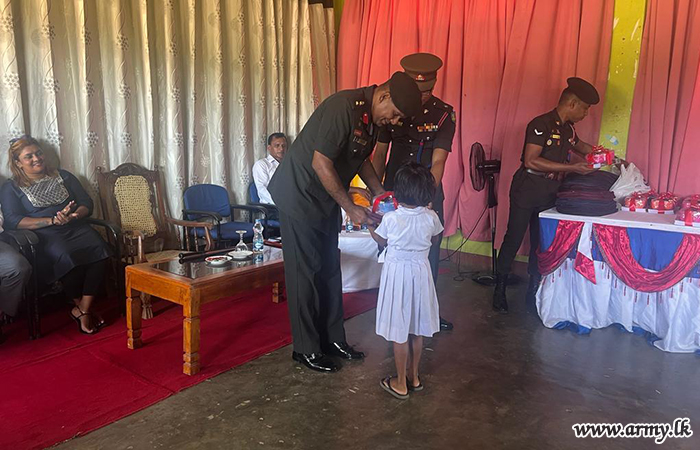 27 Deserving Students in Trincomalee Given Incentives