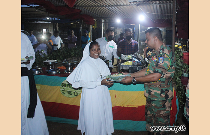 11 GR Troops Hold Free ‘Poson’ Eatery for Civilians in Mulankavil