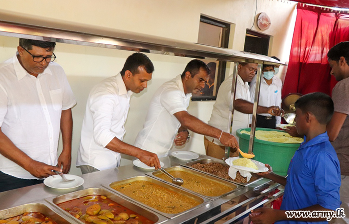 4 GR Troops on ‘Poson’ Day Serve Free Meals to Madu Civilians