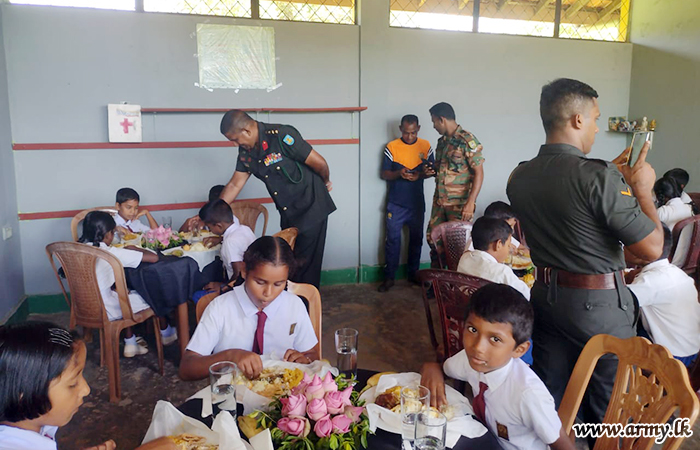 221 Brigade Provides Lunch Treat to Wilgamuwa College Students