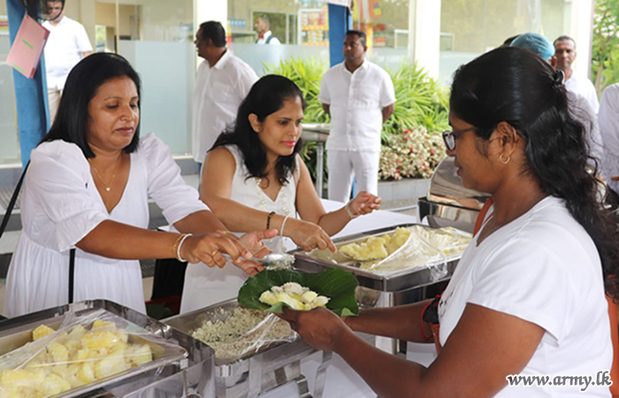 SLLI Regimental HQ Treats Civilians on ‘Poson’ Poya Day